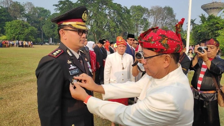Tumpas Narkoba, Polres Jakbar Raih Award dari Menristekdikti di HUT RI Tumpas Narkoba, Polres Jakbar Raih Award dari Menristekdikti di HUT RI
