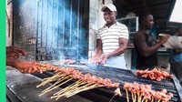 Jangan lupa coba brochettes, kebab mini asal Madagaskar yang dibuat dari potongan daging sapi, bawang, dan tomat. Foto: Istimewa