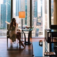 Di usia 20, Hannah pun memutuskan untuk fokus pada bisnisnya. Ia juga mulai mengembangkan bisnis dan berkolaborasi dengan sejumlah pihak untuk membuat workshop pemimpin bisnis di seluruh dunia. Foto: Instagram @hannahhawkshaw