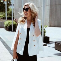 Wanita 22 tahun ini meninggalkan bangku sekolah di usia 16. Hal tersebut dikarenakan penyakit Chronic Fatigue Syndrome yang juga membuatnya merasa sendiri, terisolasi, dan depresi. Meski sempat memakai kursi roda, Hannah tak lantas jadi putus semangat dan memutuskan untuk membuat blog fashion yang kemudian menjadikannya seorang konsultan marketing. Foto: Instagram @hannahhawkshaw