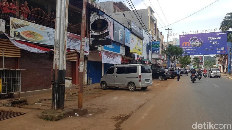 Massa Berdemo, Kompleks Pertokoan di Jayapura Papua Tutup Massa Berdemo, Kompleks Pertokoan di Jayapura Papua Tutup