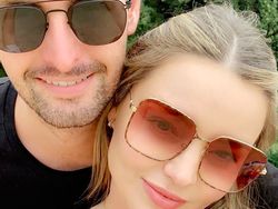 Kehamilan Supermodel Victoria Secret Istri Bos Teknologi