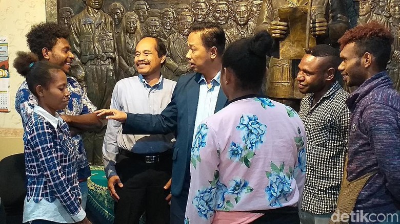 Penanganan Aparat Terhadap Mahasiswa Papua di Asrama Surabaya Disesalkan Penanganan Aparat Terhadap Mahasiswa Papua di Asrama Surabaya Disesalkan