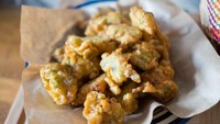 Kalau Indonesia punya bakwan, Madagaskar punya mofo-anana. Gorengan berbahan dasar roti, dengan campuran sayuran dan digoreng hingga garing. Foto: Istimewa