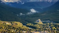 Fairmont Banff Springs Hotel masuk dalam National Historic Site of Canada. Hotel ini dibuka pada tahun 1888 untuk memperkenalkan keindahan Kanada pada wisatawan dunia. Sebutan lain hotel ini adalah Most Iconic Luxury Hotel (iStock)  