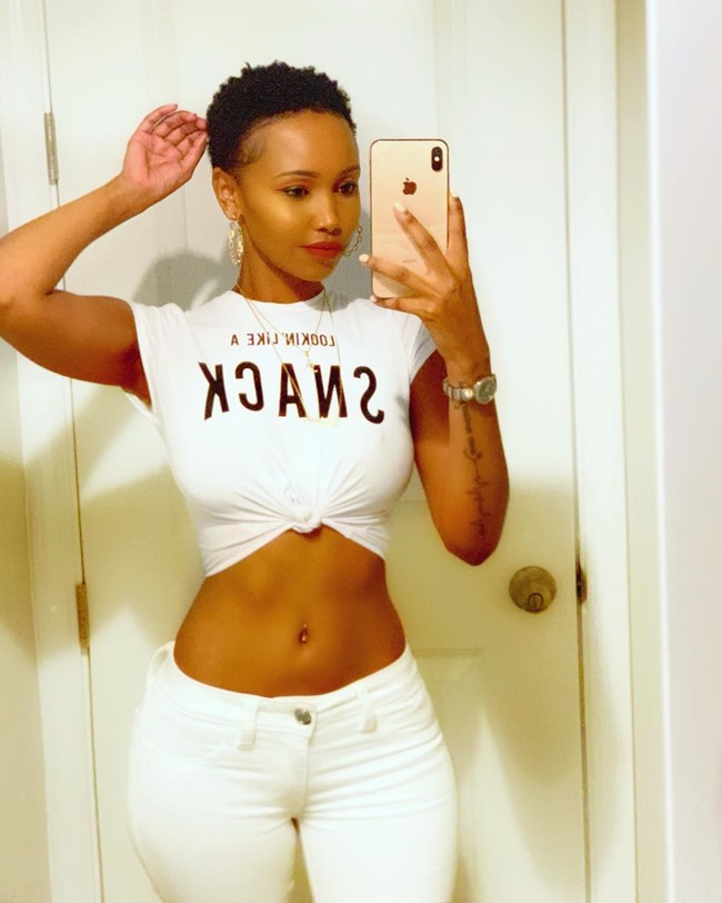 Huddah Monroe mulai meraih popularatis setelah muncul di reality show Big Brother Africa pada 2013. Meski rumahnya di Nairobi, Kenya, Huddah lebih sering melancong ke luar negeri untuk urusan bisnis.  (Foto: Instagram/@huddahthebosschick)