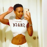 Huddah Monroe mulai meraih popularatis setelah muncul di reality show Big Brother Africa pada 2013. Meski rumahnya di Nairobi, Kenya, Huddah lebih sering melancong ke luar negeri untuk urusan bisnis.  (Foto: Instagram/@huddahthebosschick)