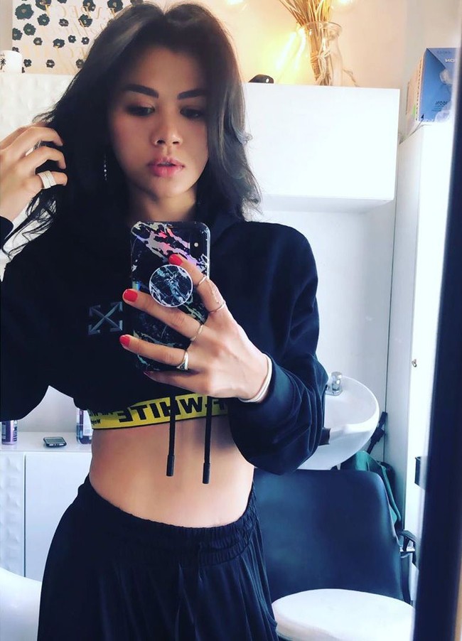 Dalam wawancara dengan Kevin Kwan, seperti dikutip Harpers Bazaar US, Adinda mengaku dia pindah ke Los Angeles dan menetap di sana setelah bercerai pada 2015. Adinda pernah menggelar pernikahan mewah di Hotel Mulia pada 2008 saat naik pelaminan dengan pengusaha Seng Hoo Ong. Dari pernikahan yang berakhir dengan perceraian itu dia dikaruniai dua anak. Foto: Instagram @adindabakrie