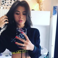 Dalam wawancara dengan Kevin Kwan, seperti dikutip Harpers Bazaar US, Adinda mengaku dia pindah ke Los Angeles dan menetap di sana setelah bercerai pada 2015. Adinda pernah menggelar pernikahan mewah di Hotel Mulia pada 2008 saat naik pelaminan dengan pengusaha Seng Hoo Ong. Dari pernikahan yang berakhir dengan perceraian itu dia dikaruniai dua anak. Foto: Instagram @adindabakrie