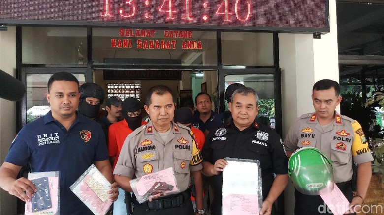 Komplotan Pencuri Modus Ngaku Anggota Polri Ditangkap di Jaksel Komplotan Pencuri Modus Ngaku Anggota Polri Ditangkap di Jaksel