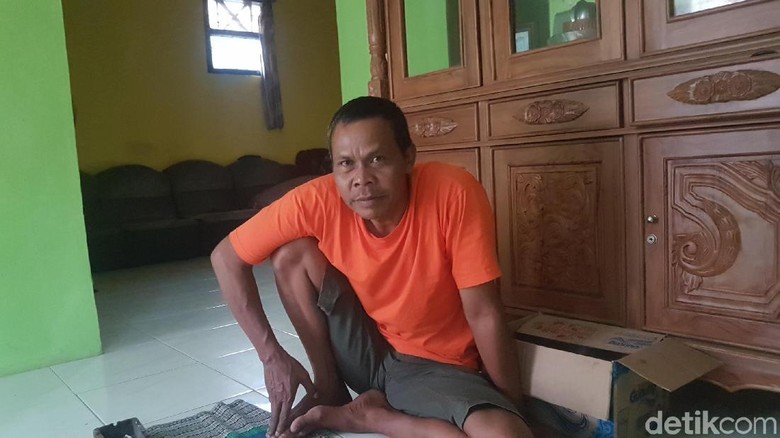 Ayah Korban Minta Polisi Segera Tangkap Pembunuh Sekeluarga di Serang Ayah Korban Minta Polisi Segera Tangkap Pembunuh Sekeluarga di Serang