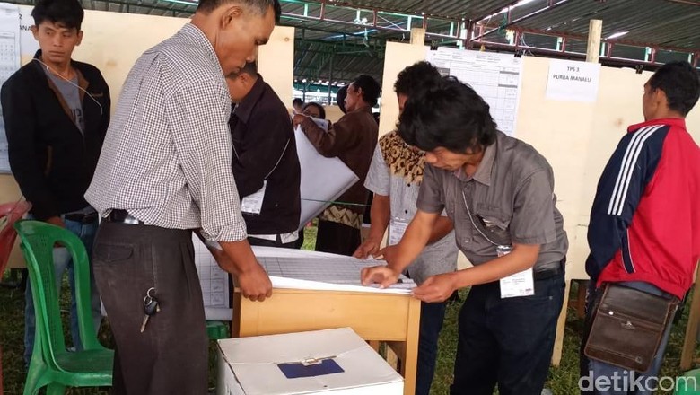 KPU Hitung Suara Ulang 160 TPS di Humbang Hasundutan Sumut KPU Hitung Suara Ulang 160 TPS di Humbang Hasundutan Sumut