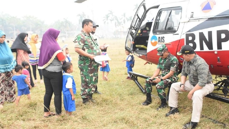 Tinjau Karhutla, Heli Bupati Musi Banyuasin Mendarat Darurat di Jambi Tinjau Karhutla, Heli Bupati Musi Banyuasin Mendarat Darurat di Jambi
