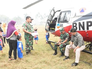Tinjau Karhutla, Heli Bupati Musi Banyuasin Mendarat Darurat di Jambi