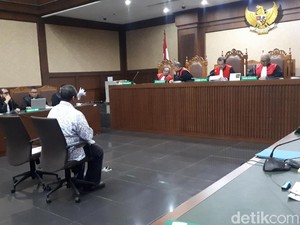 Jaksa KPK Tanya soal Sadapan ke Ahli, Pengacara Sofyan Basir Protes