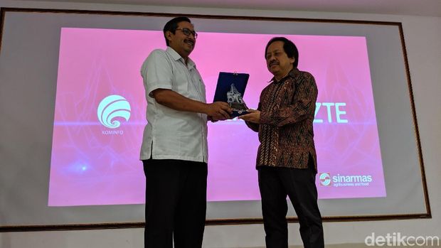 Smartfren Mulai Uji Coba 5G di Indonesia Smartfren Mulai Uji Coba 5G di Indonesia