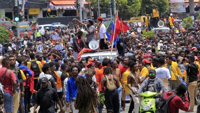 Ilustrasi massa demo di Jayapura. Foto: Antara Foto/Gusti Tanati