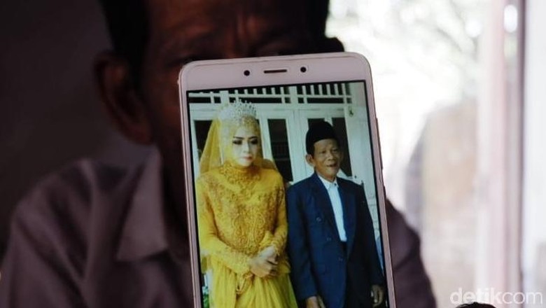 Saat Kakek 83 Tahun Nikahi Gadis 27 Tahun di Tegal Saat Kakek 83 Tahun Nikahi Gadis 27 Tahun di Tegal