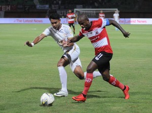 Lini Depan Mandul, Madura United Rekrut Lagi Greg Nwokolo