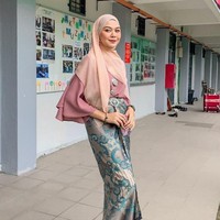 Wanita berusia 20 tahun ini mengungkapkan tak menganggapnya serius dengan surat cinta yang ditulis muridnya. Zulaikha hanya merasa kagum dengan keberanian sang murid di SD Negeri Sembilan yang menyatakan isi hatinya. Foto: Instagram @zulayqhakifle