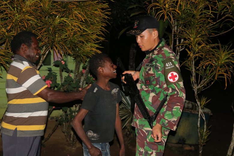 Yonif 411 Kostrad Temukan Johanis yang Hilang 2 Pekan di Hutan Merauke Yonif 411 Kostrad Temukan Johanis yang Hilang 2 Pekan di Hutan Merauke