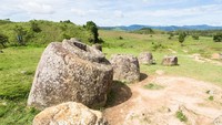 Kawasan ini dibagi menjadi 90 lokasi arkeologi. Di  satu lokasi bisa terdapat sampai 400 toples. Tingginya pun bervariasi, mulai dari 1-3 meter (iStock)  