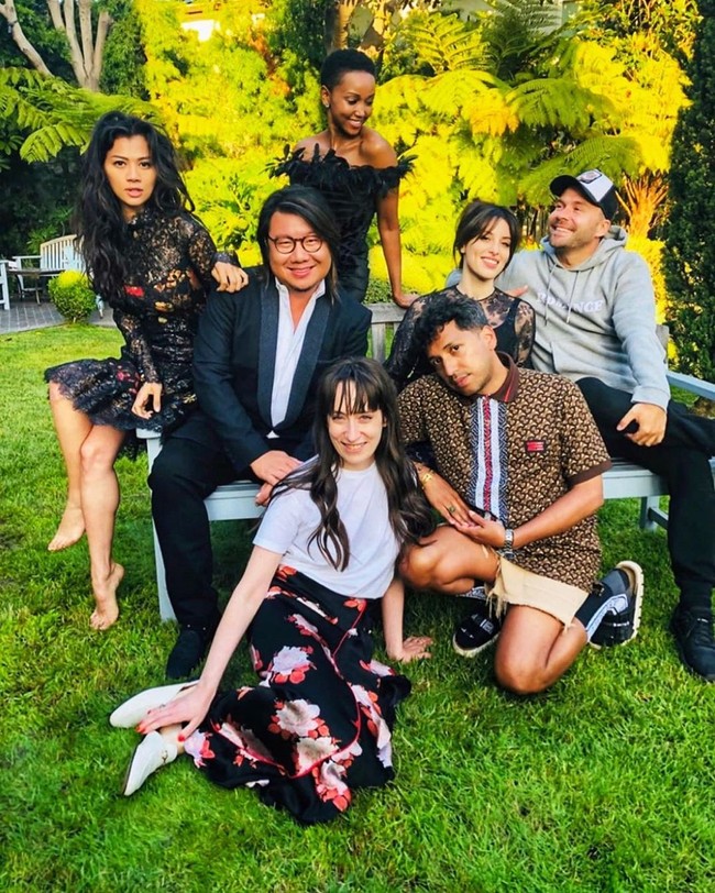 Adinda mengaku mendapatkan pengalaman tak terlupakan saat tampil di majalah Harpers Bazaar Amerika bersama dua wanita populer lainnya yang juga dijuluki Crazy Rich Angelenos. Dua wanita itu adalah entreprenuer asal Afrika, Huddah Monroe, dan aktris Latin, Mireya Rios. Foto: Instagram @adindabakrie