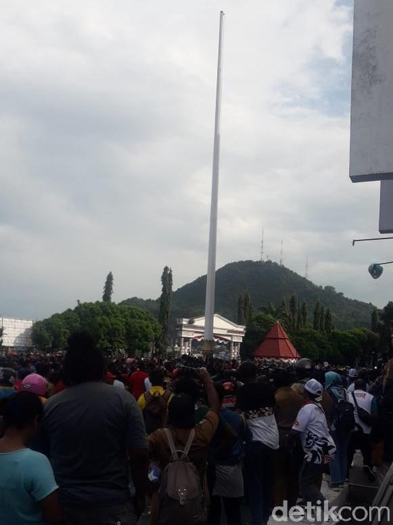 Pemprov Papua Pastikan Tak Ada Insiden Massa Turunkan Bendera Pemprov Papua Pastikan Tak Ada Insiden Massa Turunkan Bendera