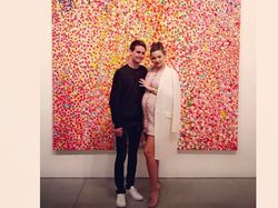 Kehamilan Supermodel Victoria Secret Istri Bos Teknologi