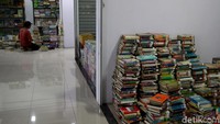 Pasar buku ini diresmikan oleh Gubernur DKI Jakarta Anies Baswedan pada 29 April 2019 dan diberi nama Jakbook. Meski namanya pasar, tempat ini justru memiliki ruang yang luas, sejuk, dan bersih, sehingga membuat para pengunjung nyaman berburu berbagai buku di pasar tersebut.