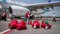 Dari data Sistem nformasi dan Komputerisasi Haji (Siskohat) Kementerian Agama per tanggal 19 Agustus tercatat, 10.316 jemaah di antaranya sudah mendarat di Tanah Air. Seluruh jemaah yang dipulangkan merupakan masih bagian dari jemaah gelombang pertama yang bertolak dari bandara King Abdulaziz, Jeddah. Antara Foto/Mohammad Ayudha.