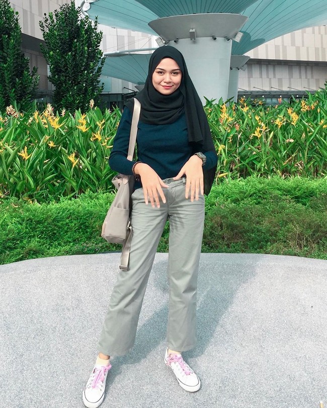 Seperti dilansir mStar Zulaikha kerap menerima surat cinta dari muridnya sejak ia menjalani latihan mengajar di dua sekolah dasar. Ia pun mengaku sudah mendapatkan total 15 surat cinta sejak ia mengajar pada Maret kemarin.  Foto: Instagram @zulayqhakifle