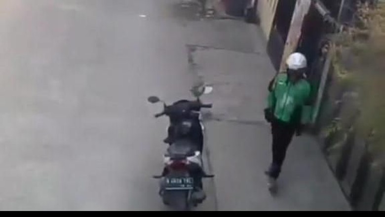4 Pria Bobol Rumah Kosong di Bekasi, Salah Satunya Berjaket Ojol 4 Pria Bobol Rumah Kosong di Bekasi, Salah Satunya Berjaket Ojol