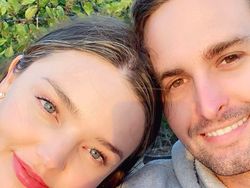 Kehamilan Supermodel Victoria Secret Istri Bos Teknologi