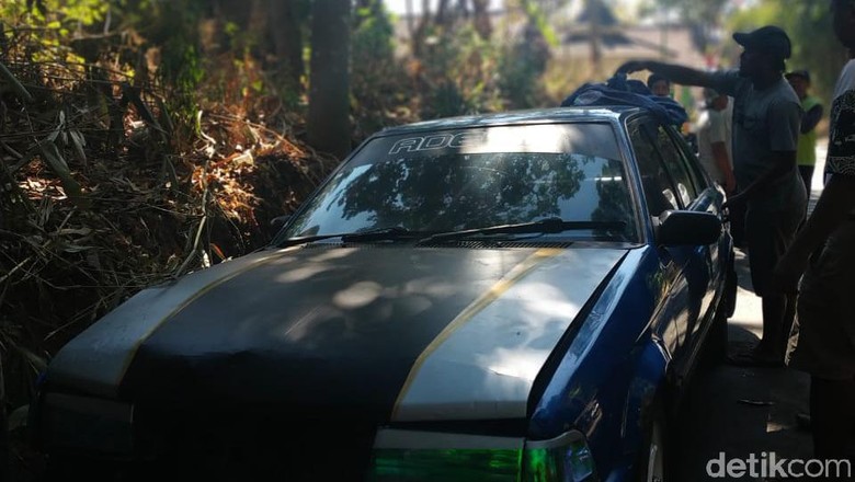 Curi 4 Ekor Kambing Pakai Sedan, Eh... Mogok di Tengah Jalan Curi 4 Ekor Kambing Pakai Sedan, Eh... Mogok di Tengah Jalan