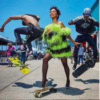 Adinda Bakrie mengumumkan di akun Instagramnya dia baru saja bekerjasama dengan majalah Harpers Bazaar US atau Amerika Serikat. Adinda ditampilkan oleh majalah fashion tersebut sebagai seorang Crazy Rich Angelenos. Angelenos merupakan sebutan untuk orang-orang yang tinggal di Los Angeles. Foto: Instagram @adindabakrie