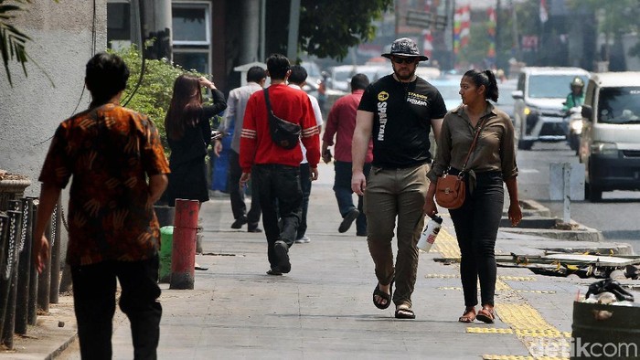 Pemprov DKI Jakarta merevitalisasi pedestrian di ibu kota. Salah satunya adalah pedestrian di Jalan Cikini Raya, yang dibuat lebih nyaman bagi pejalan kaki.
