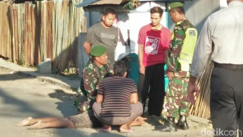 Viral Video 2 Bikers Mabuk Terobos Upacara Penurunan Bendera Viral Video 2 Bikers Mabuk Terobos Upacara Penurunan Bendera
