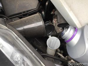 Bersihkan Kaca Mobil Jangan Pakai Air Biasa, Pakai Cairan Khusus