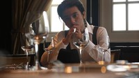 Diantara gelas-gelas wine, pria kelahiran München, Jerman ini pasang pose cool. Foto: Instagram bryandomani_bd_