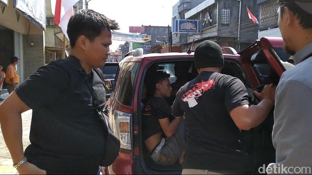 Polisi Tembak Bandit Spesialis Burung Mewah di Garut