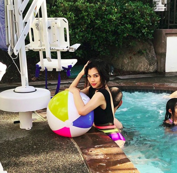 Wanita cantik ini sekarang menetap di Los Angeles. Ini liburannya saat menikmati Santa Monica, California (adindabakrie/Instagram) Wanita cantik ini sekarang menetap di Los Angeles. Ini liburannya saat menikmati Santa Monica, California (adindabakrie/Instagram)