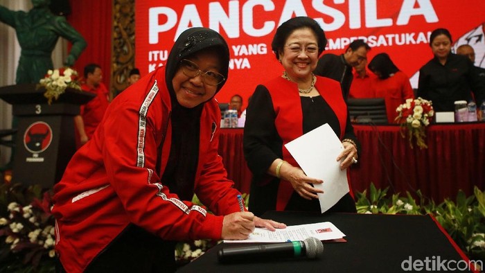 Ketum PDIP Megawati Soekarnoputri resmi melantik Wali Kota Surabaya Tri Rismaharini sebagai Ketua DPP PDIP Bidang Kebudayaan.