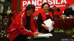Momen Megawati Lantik Risma Jadi Ketua DPP PDIP