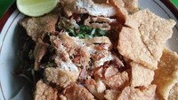 Racikan mie kopyok Pak Surip juga tak kalah enak. Harganya mulai dari Rp 5.000 saja. Dijamin kenyang dan puas.Foto : Instagram @nona_nency