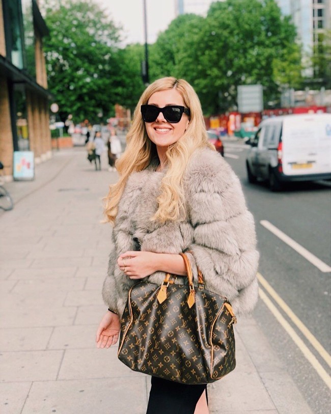 Tentu, ada banyak rintangan sepanjang jalan, terutama dalam mengatur bisnis sebagai wanita muda. Aku sering pergi ke sebuah acara dan aku lebih muda 10-20 tahun dari pada orang lain di sana, jadi kadang kamu harus membuktikan pada orang bahwa kamu punya nilai, walaupun kamu lebih muda 20 tahun, kata Hannah. Foto: Instagram @hannahhawkshaw