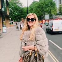 Tentu, ada banyak rintangan sepanjang jalan, terutama dalam mengatur bisnis sebagai wanita muda. Aku sering pergi ke sebuah acara dan aku lebih muda 10-20 tahun dari pada orang lain di sana, jadi kadang kamu harus membuktikan pada orang bahwa kamu punya nilai, walaupun kamu lebih muda 20 tahun, kata Hannah. Foto: Instagram @hannahhawkshaw