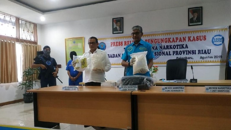 BNN Riau Amankan 8 Kg Sabu Asal Malaysia, 1 Orang Tersangka BNN Riau Amankan 8 Kg Sabu Asal Malaysia, 1 Orang Tersangka