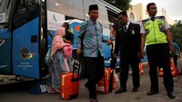 Kepala Seksi (Kasie) Kedatangan dan Pemberangkat Daerah Kerja (Daker) Bandara Jeddah-Madinah, Cecep Nursyamsi, mengatakan terdapat 13 kloter yang diterbangkan pada hari pertama pemulangan jemaah haji Indonesia. Adapun gelombang kedua jemaah RI baru akan diberangkatkan dari kota Mekah ke Madinah pada 20 Austus 2019. Antara Foto/Arnas Padda.