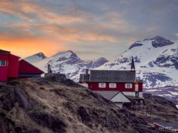 Pesona Greenland, Pulau yang Disinari Matahari 2 Bulan